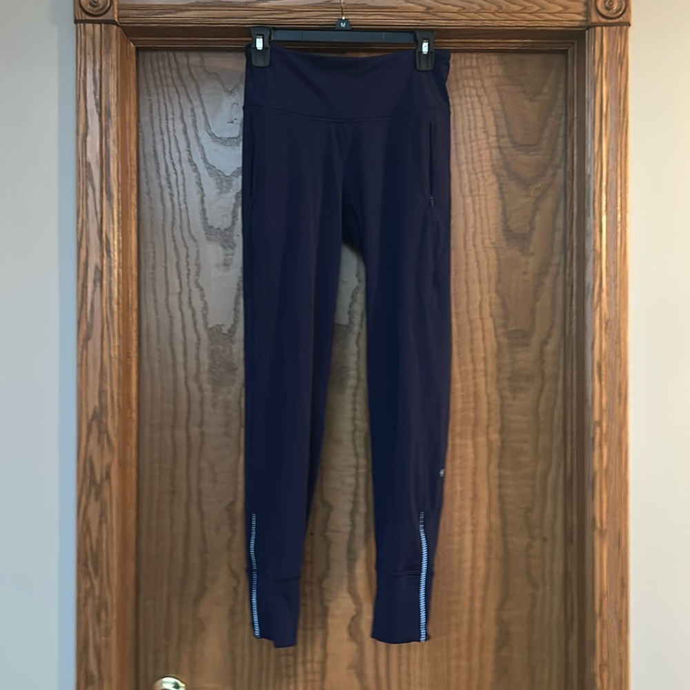 Lululemon Navy Joggers size 4 PERFECT CONDITION! What a steal!